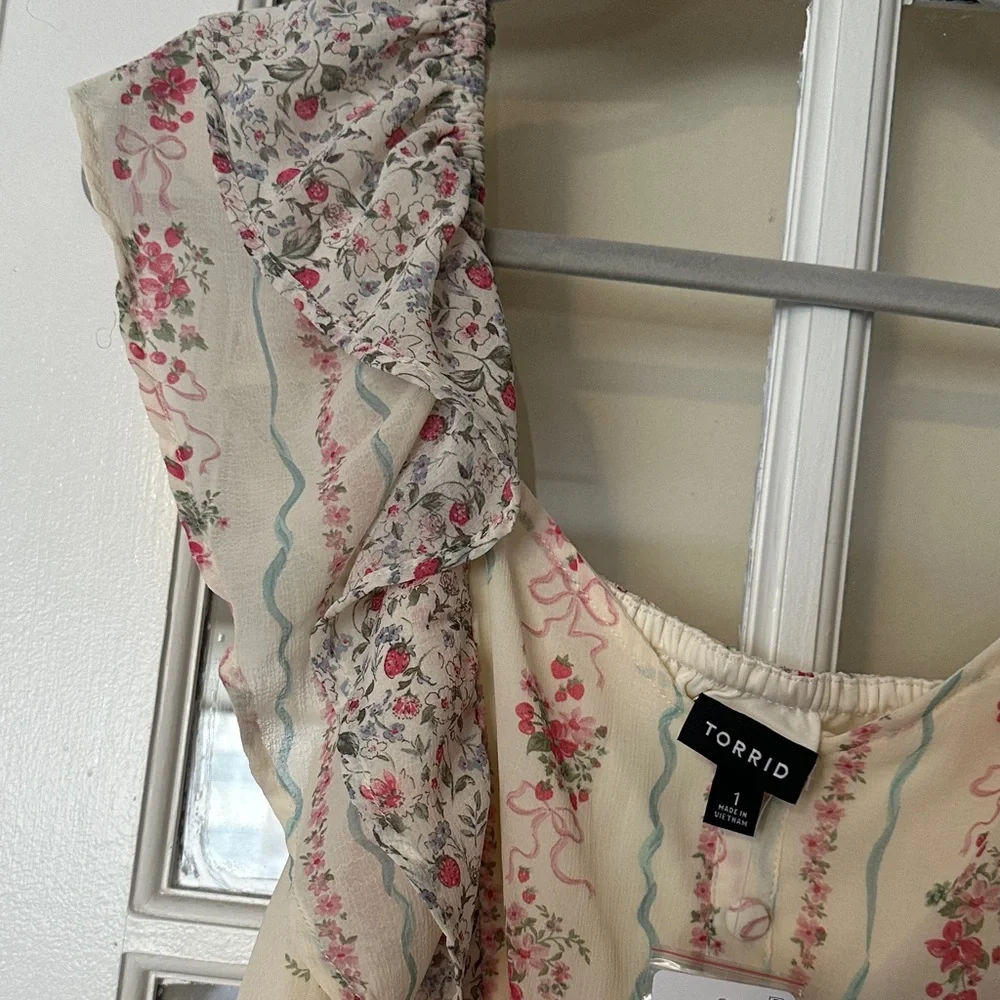 torrid Cream Floral Ruffle Tie-Front Blouse - Picture 4 of 8
